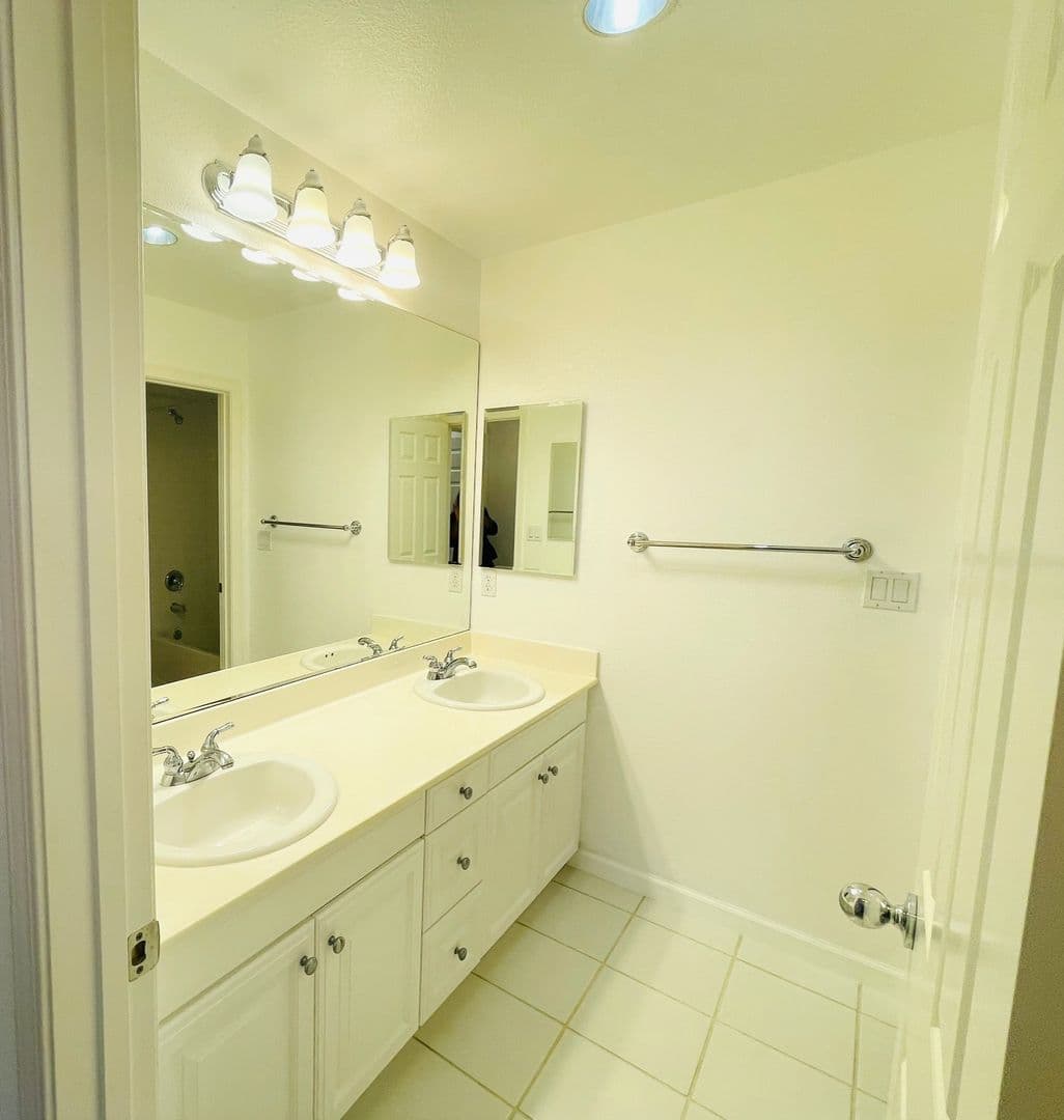Vallejo House: 4285 Bromley Ct