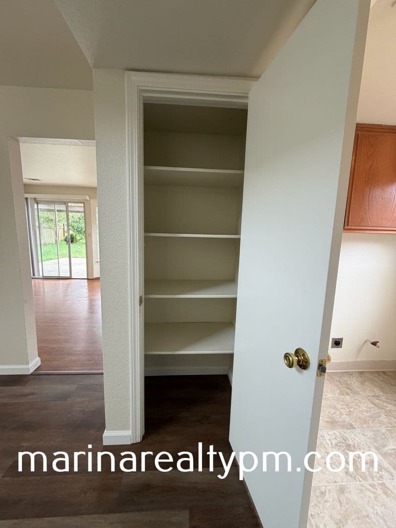 Vallejo House: 115 James River Rd