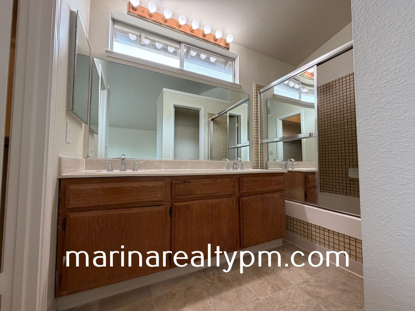 Vallejo House: 115 James River Rd