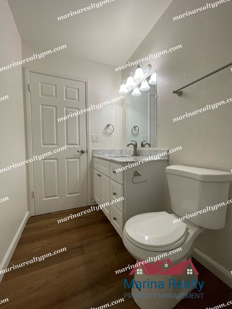 Fairfield Townhome: 211 Del Luz Ct