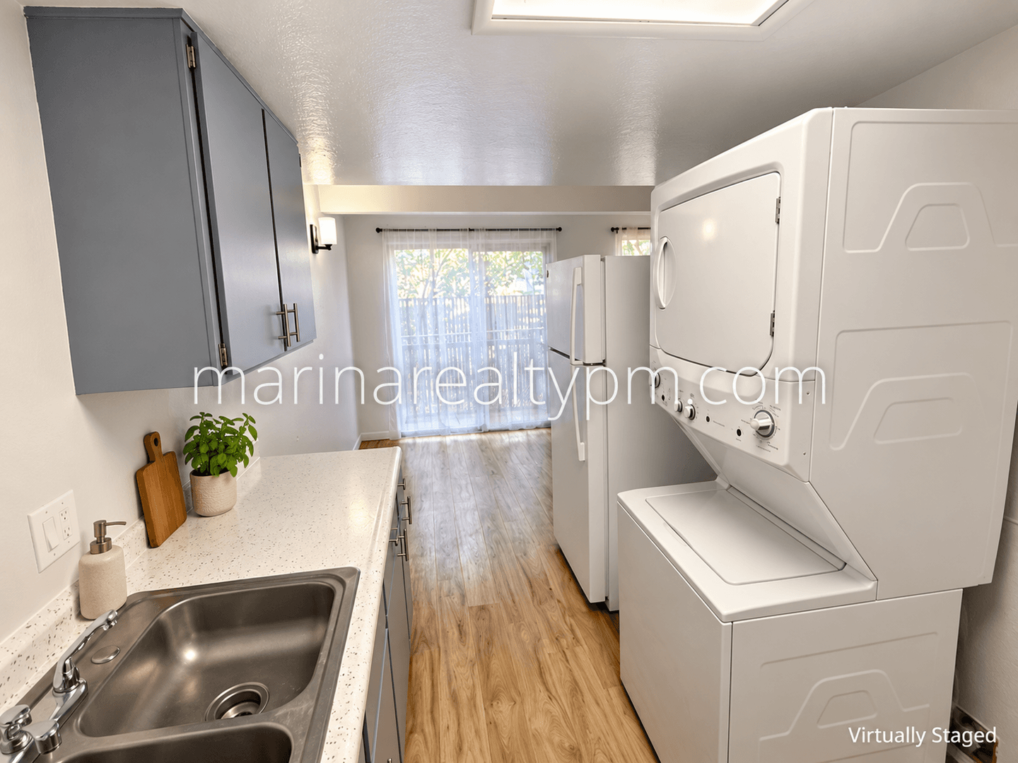 Vallejo Apartment: 240 Holly St. #1-14