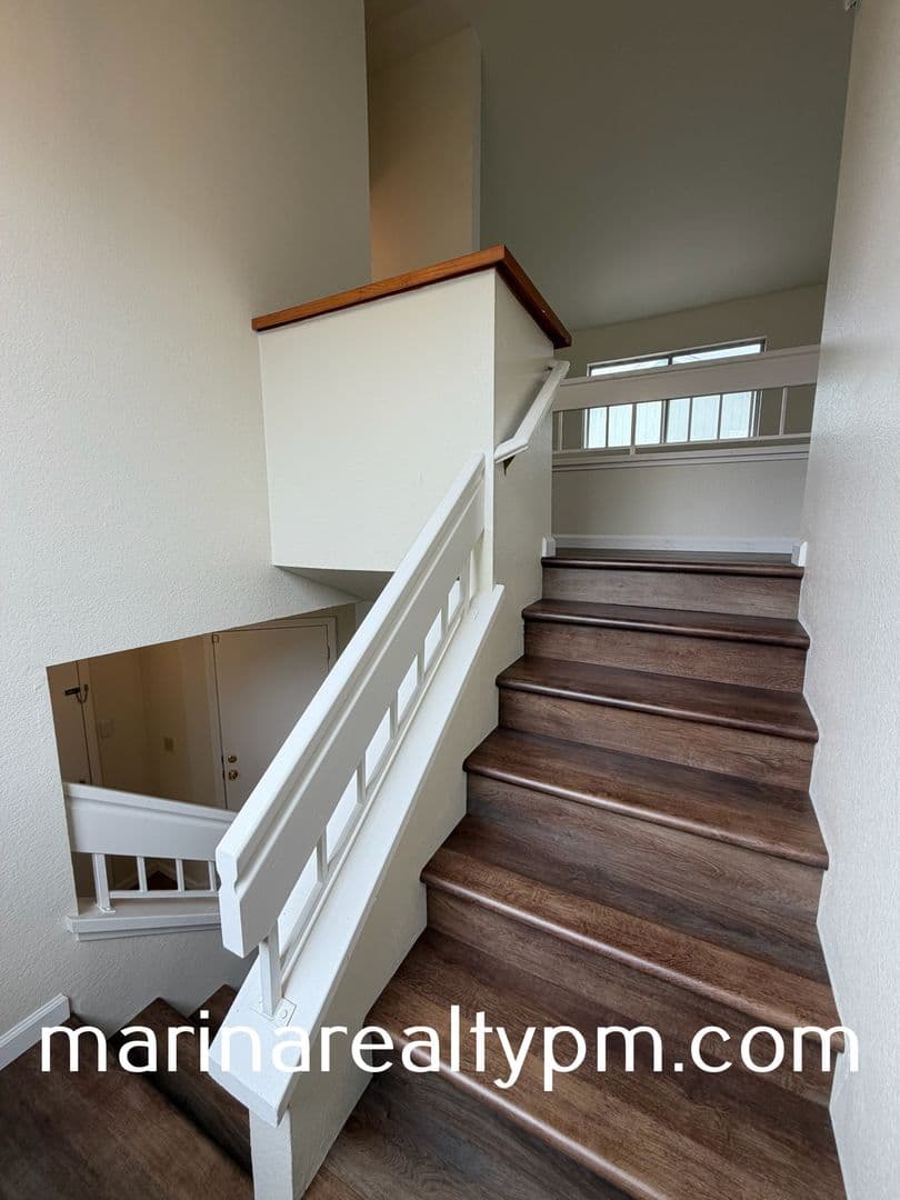 Vallejo House: 115 James River Rd