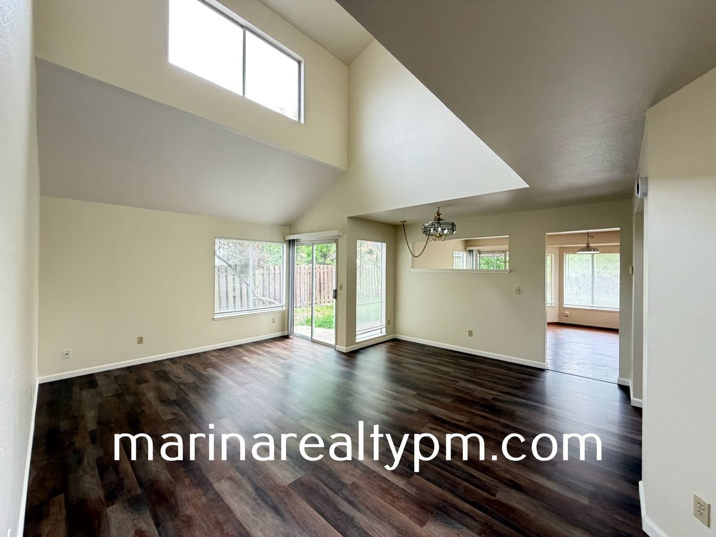 Vallejo House: 115 James River Rd