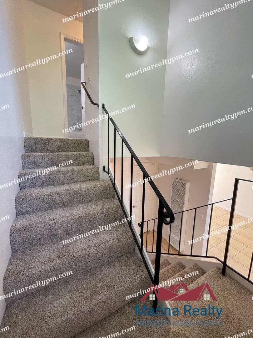 Fairfield Townhome: 211 Del Luz Ct
