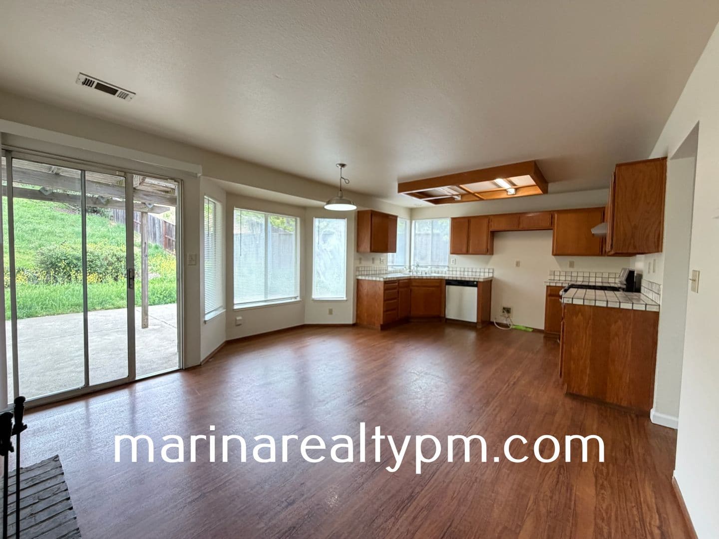 Vallejo House: 115 James River Rd
