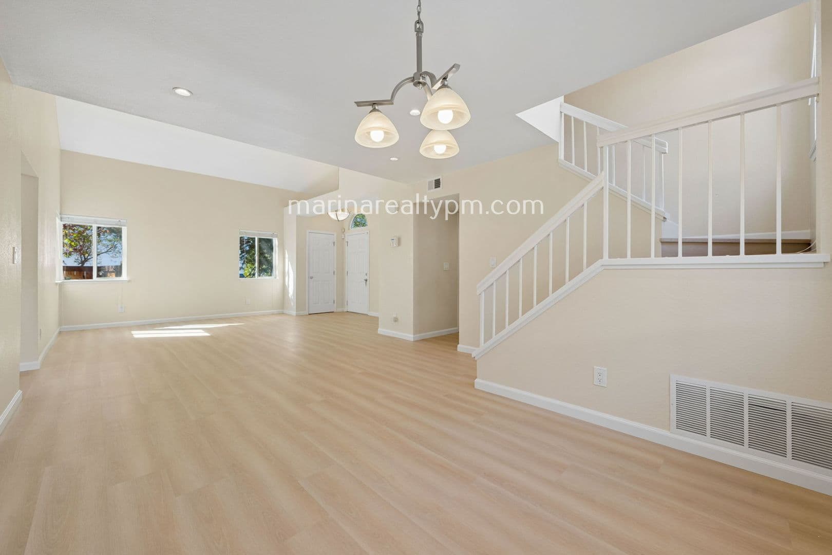 Vallejo House: 103 Bolton Way Vallejo