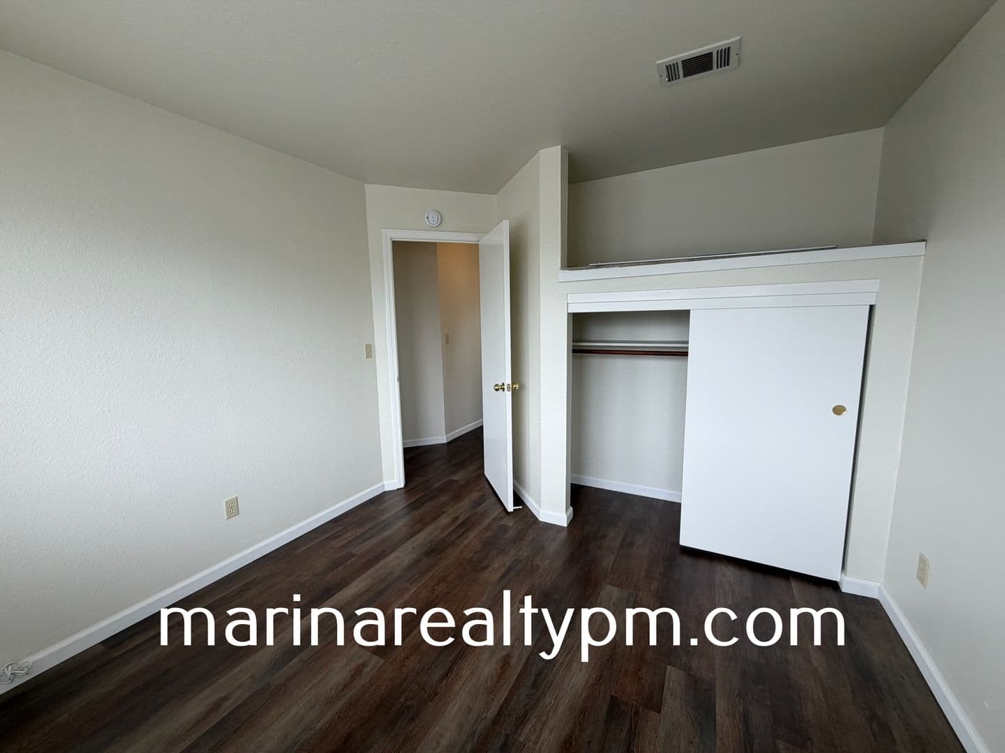 Vallejo House: 115 James River Rd