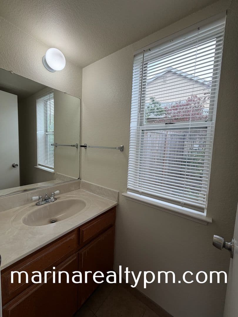 Vallejo House: 115 James River Rd