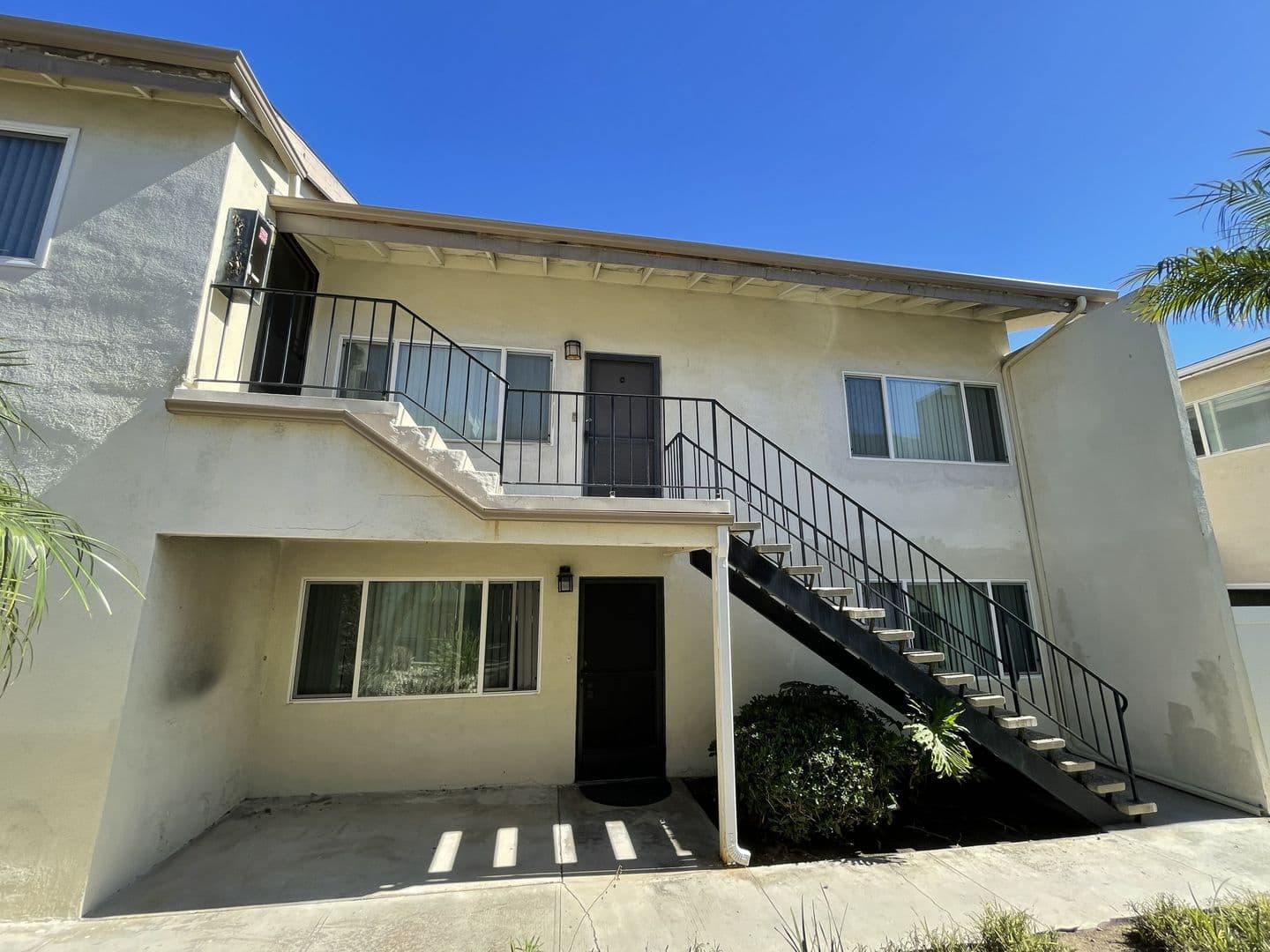 Redondo Beach Apartment: 1209 Amethyst Street