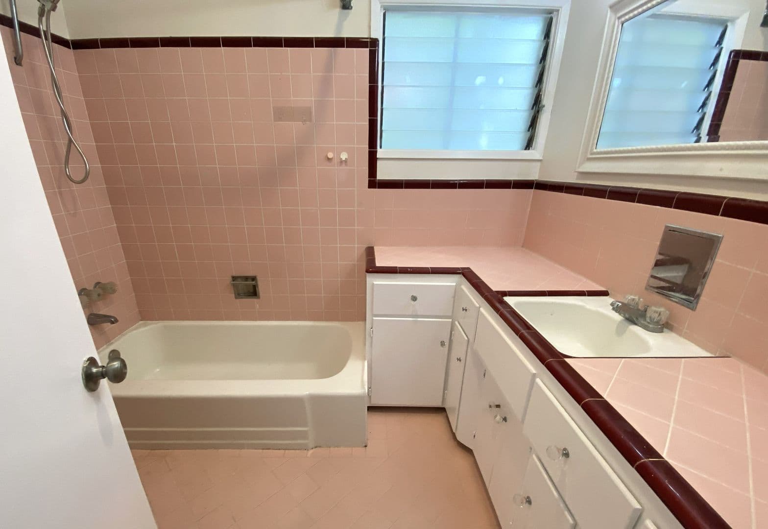 San Pedro Apartment: 947 W. 18th Street