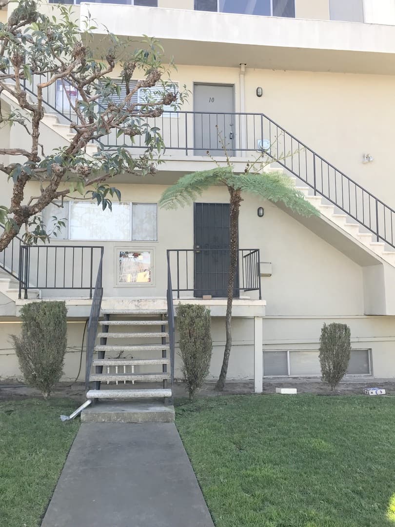 Redondo Beach Apartment: 2910 Aviation Place