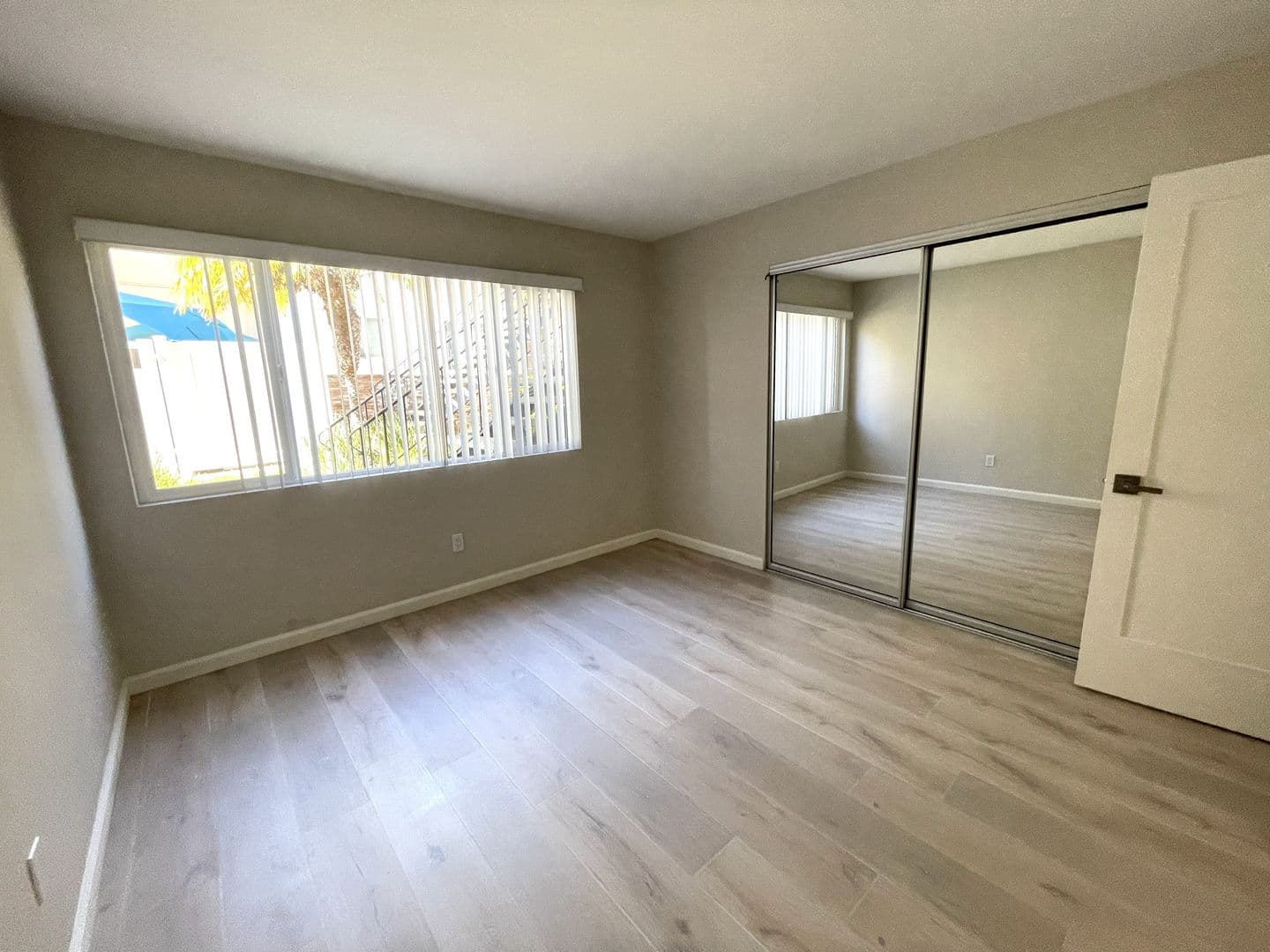 Redondo Beach Apartment: 1209 Amethyst Street