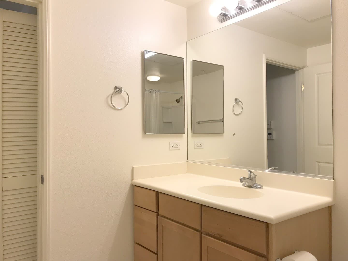 Playa Vista Condo: 6400 Crescent Park East #205