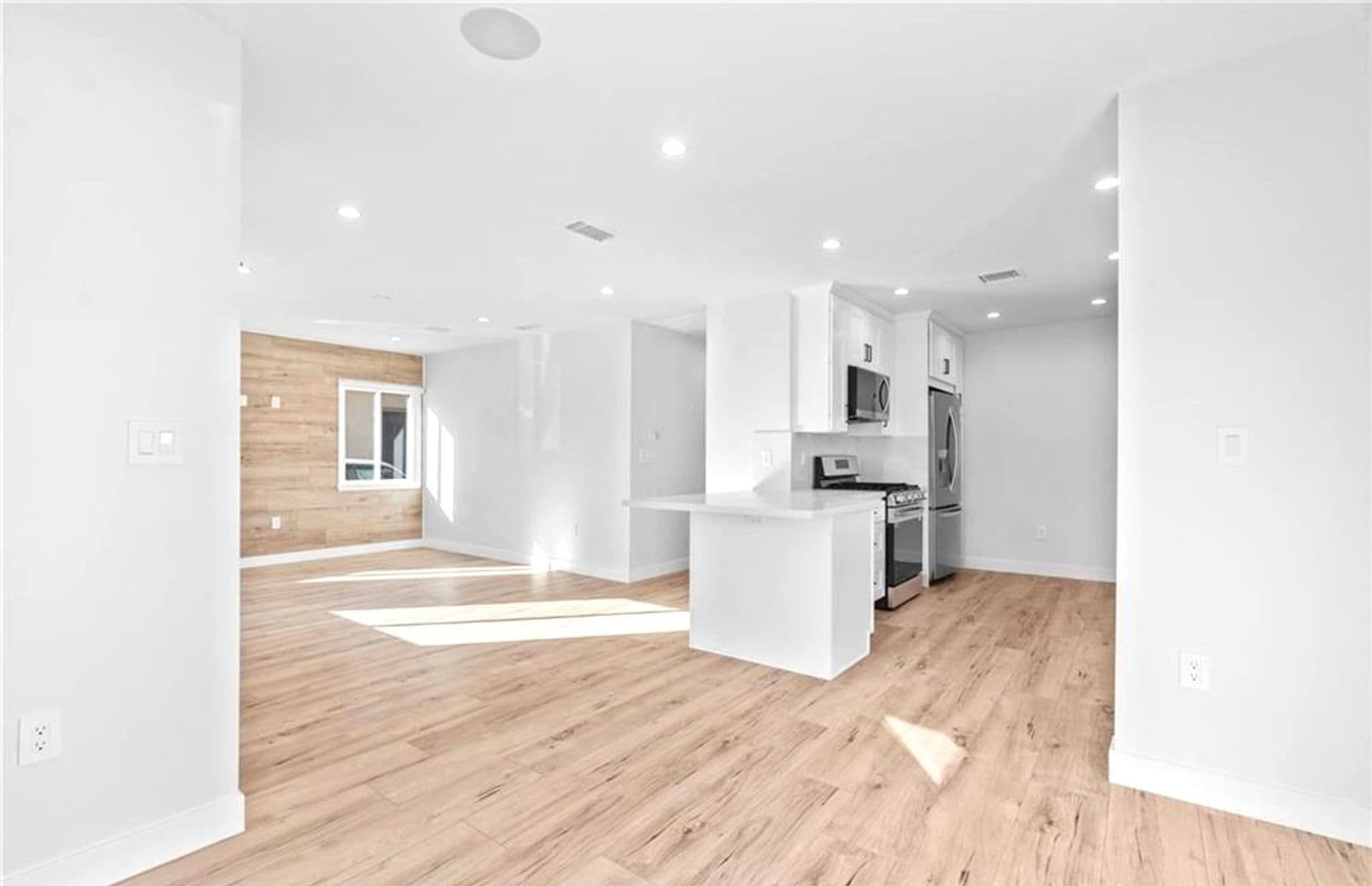 Hawthorne Apartment: 4641 W. 130th Street