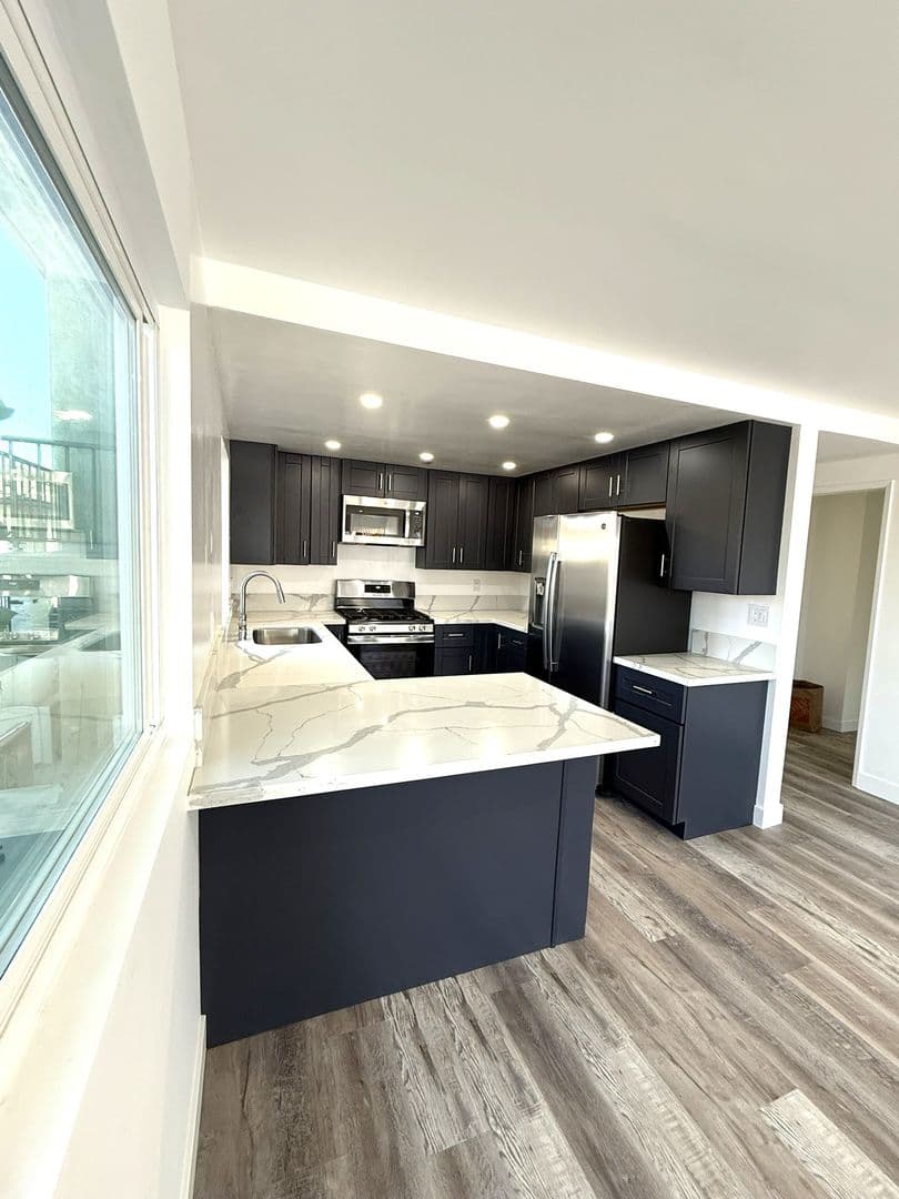 San Pedro Apartment: 953 18th Street