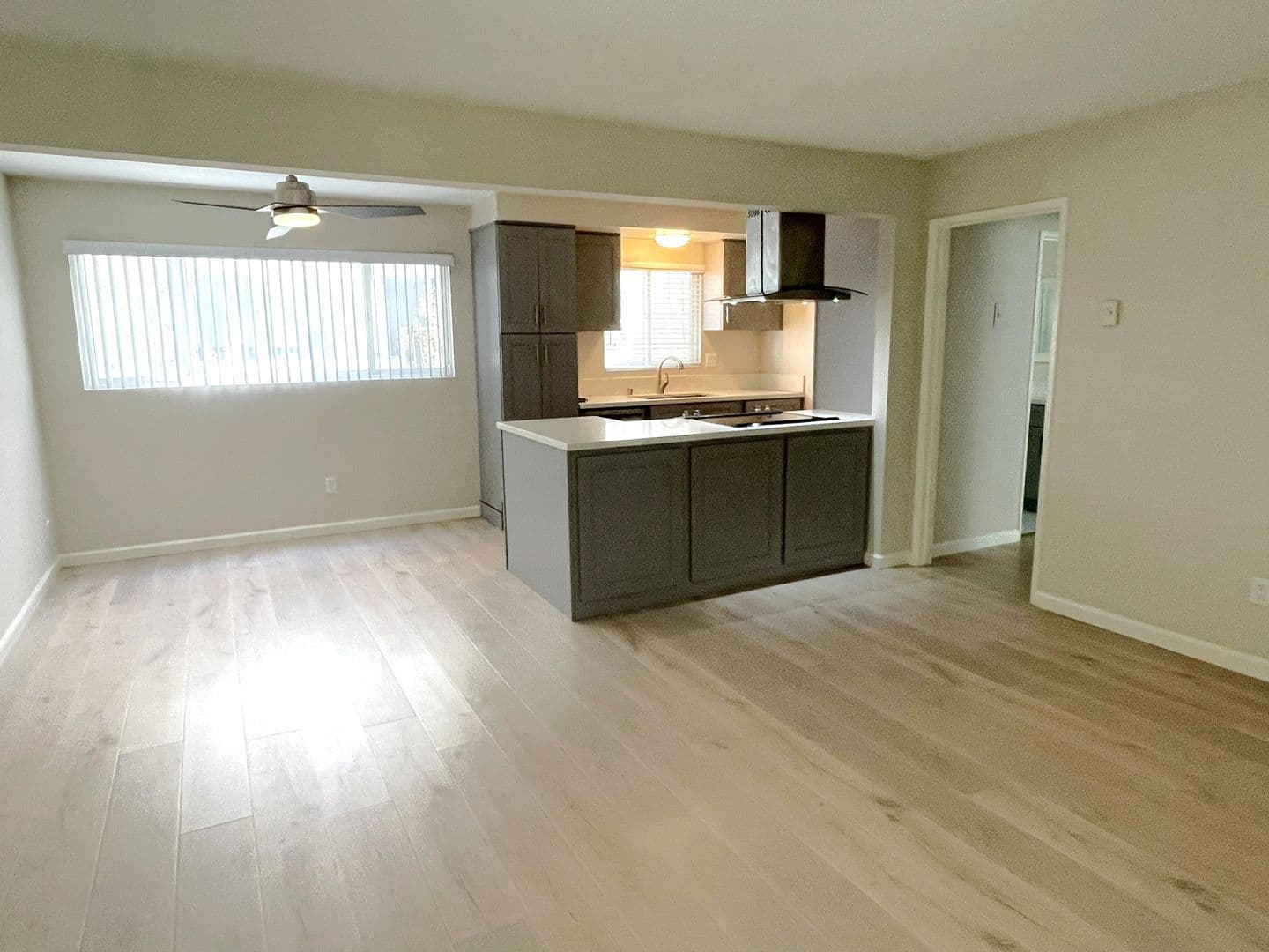 Redondo Beach Apartment: 1209 Amethyst Street