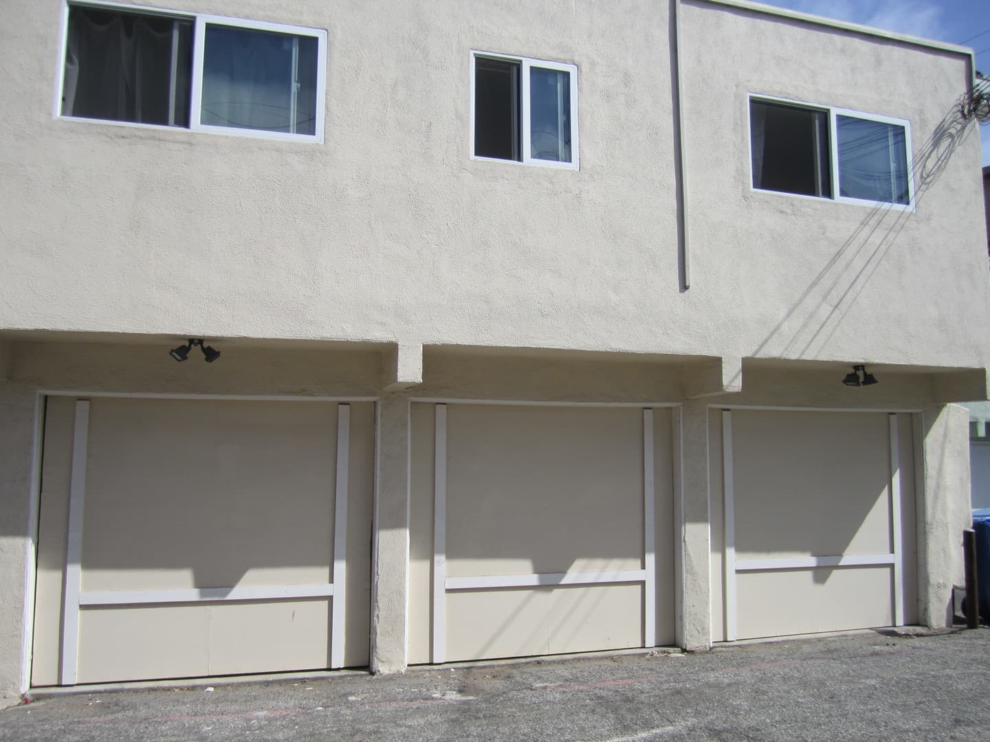Redondo Beach Apartment: 1209 Amethyst Street