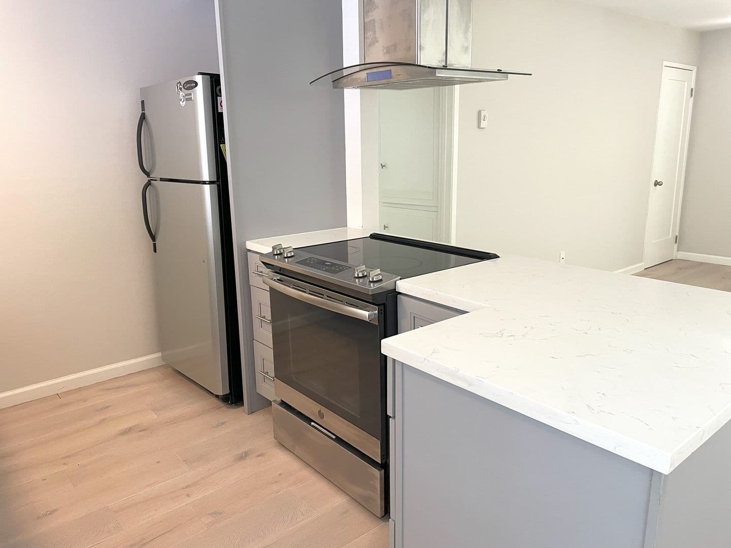 Redondo Beach Apartment: 1209 Amethyst Street