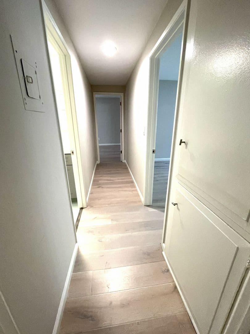 Redondo Beach Apartment: 1209 Amethyst Street