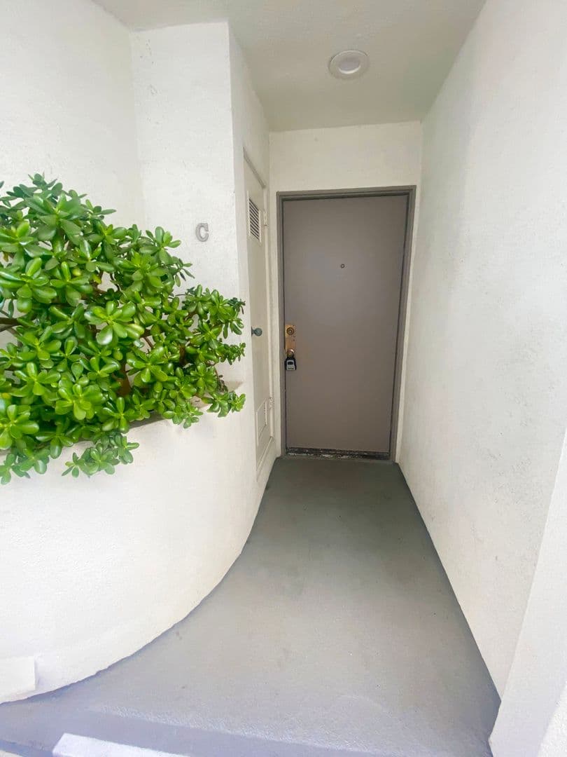 Hermosa Beach Apartment: 710 9th Street