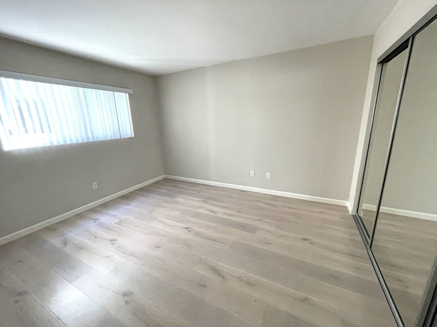 Redondo Beach Apartment: 1209 Amethyst Street