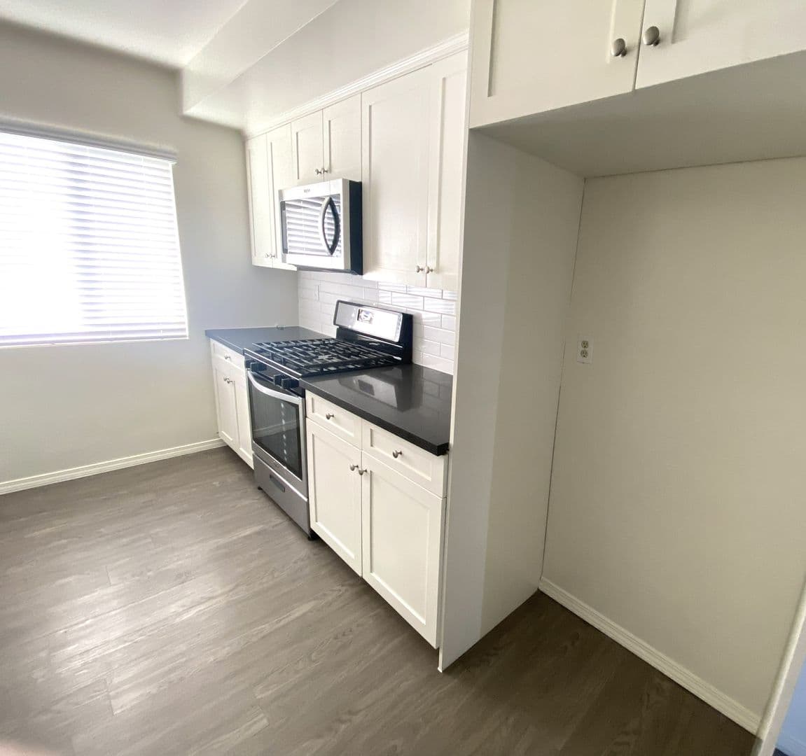 Hawthorne Apartment: 4821 W. 117th Street