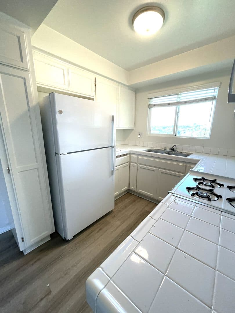 Redondo Beach Apartment: 2910 Aviation Place