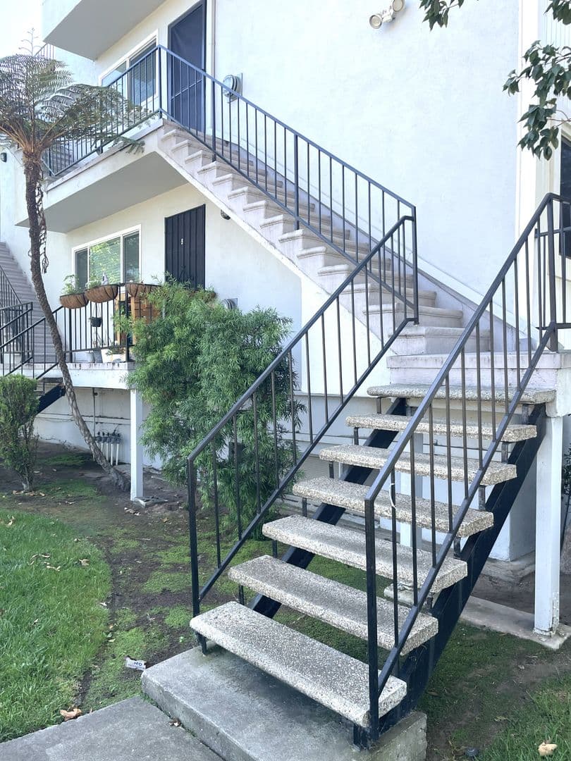 Redondo Beach Apartment: 2910 Aviation Place