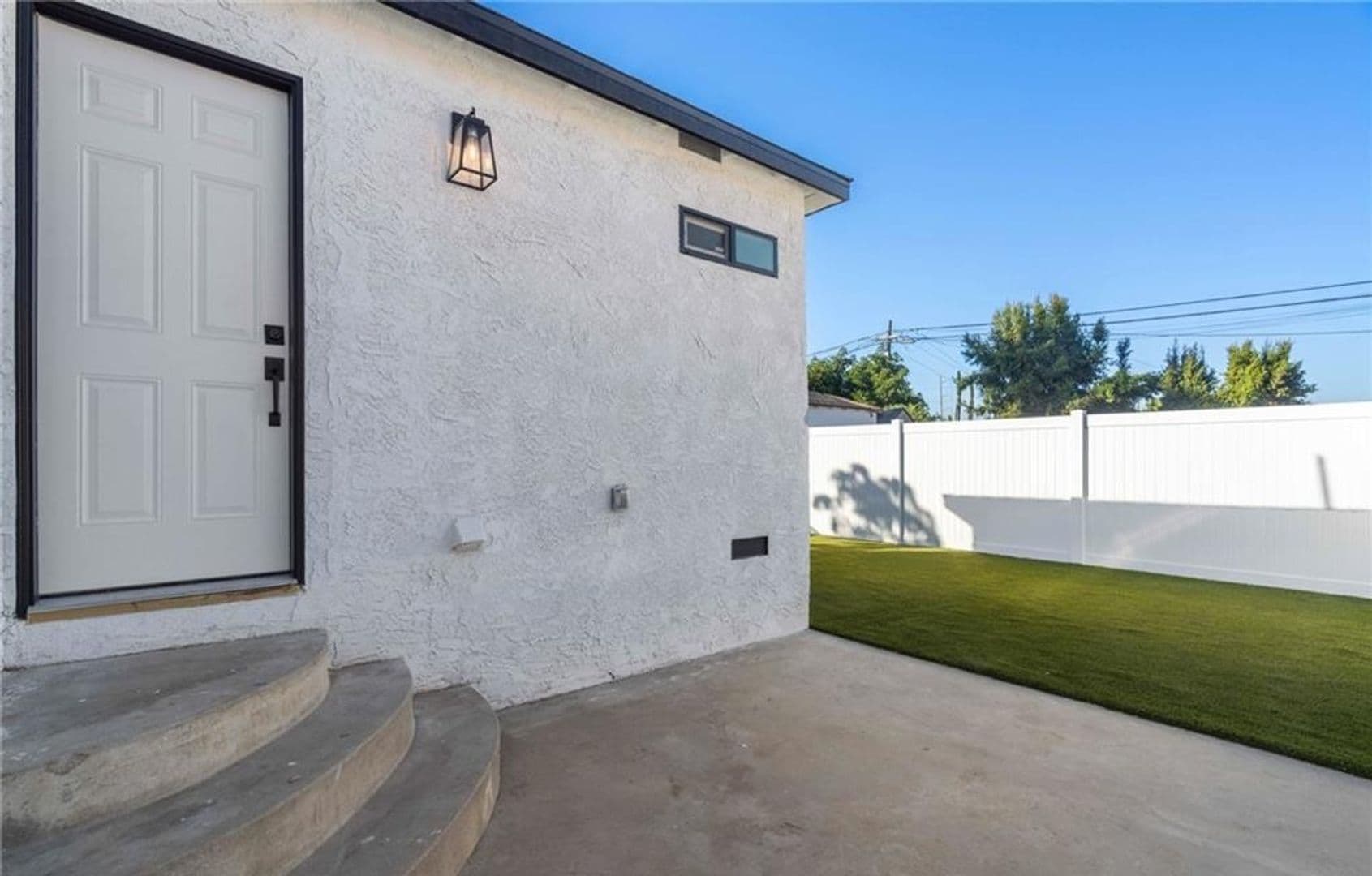 Hawthorne Apartment: 4641 W. 130th Street