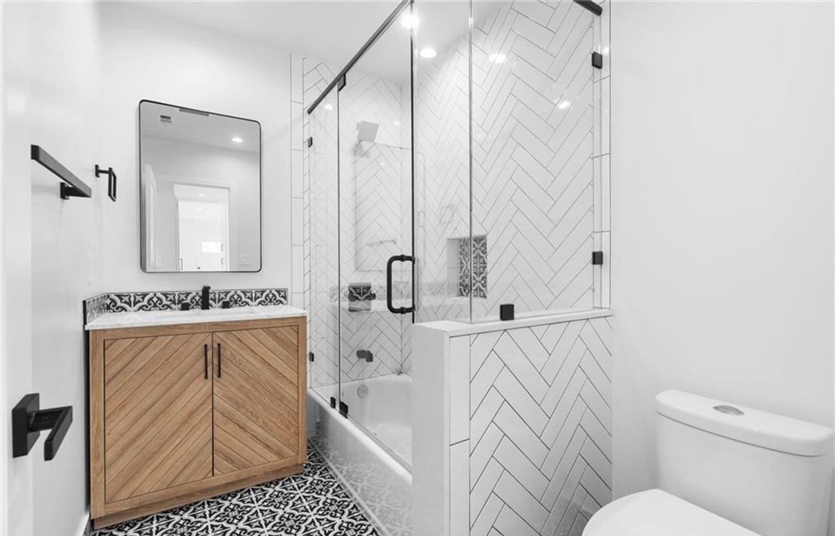 Hawthorne Apartment: 4641 W. 130th Street