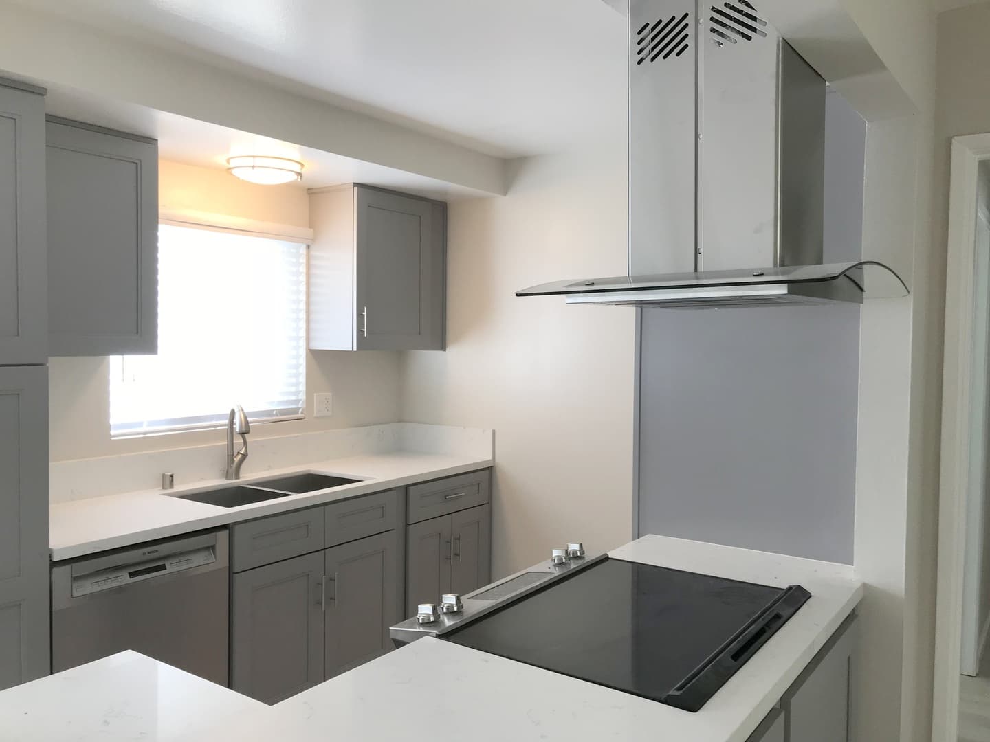 Redondo Beach Apartment: 1209 Amethyst Street