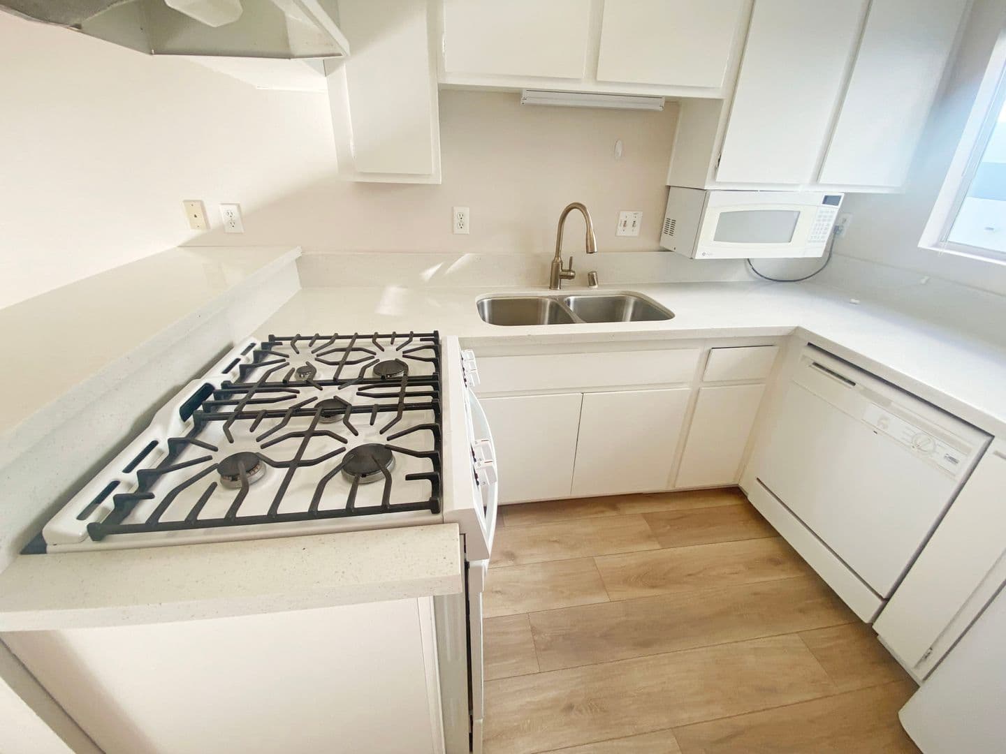 Hermosa Beach Apartment: 710 9th Street