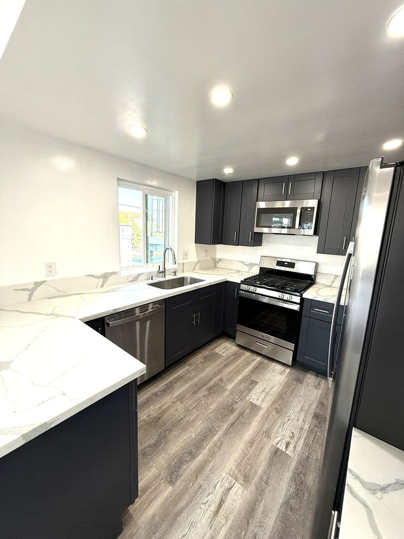 San Pedro Apartment: 953 18th Street