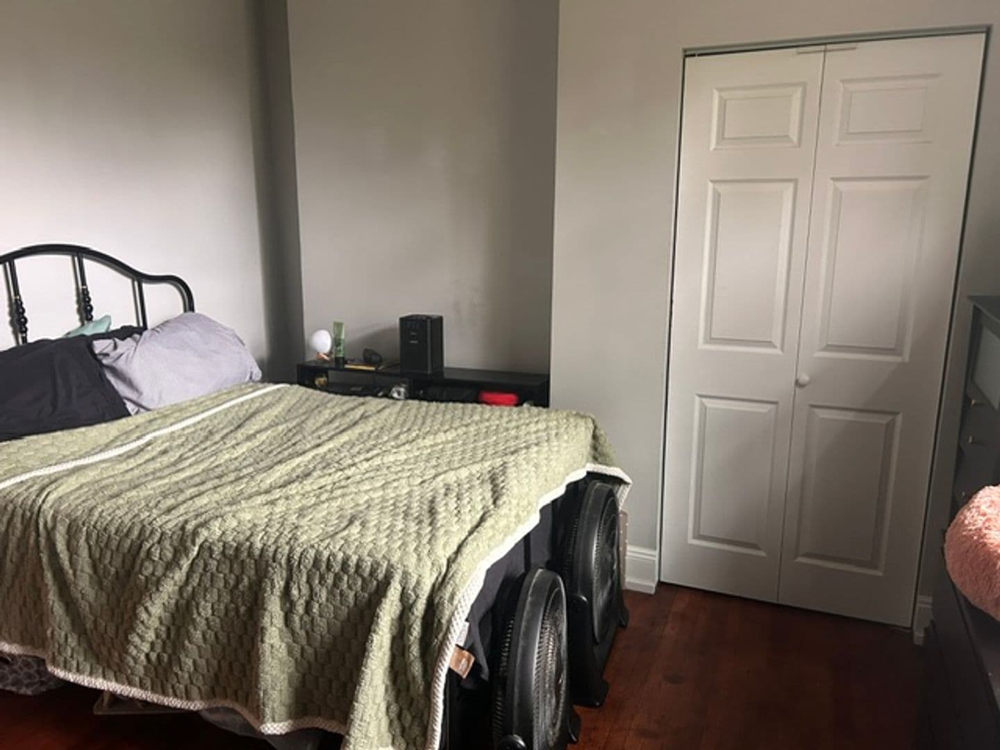 Pittsburgh Apartment: 5533 Black St