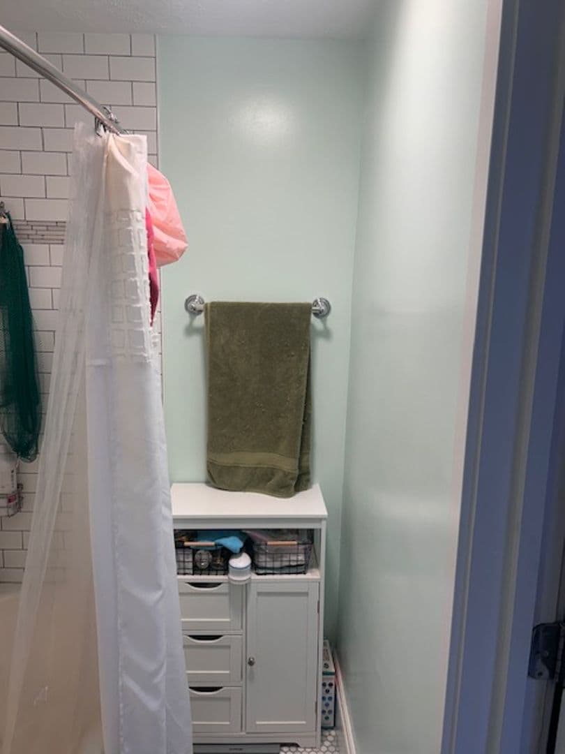 Pittsburgh Apartment: 5533 Black St