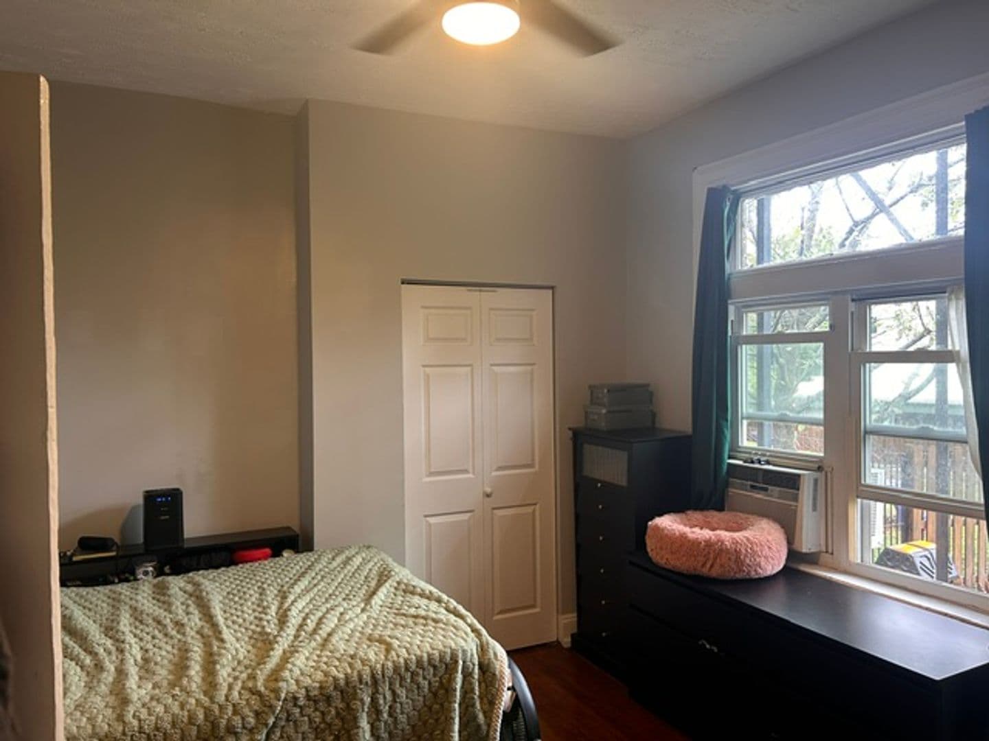 Pittsburgh Apartment: 5533 Black St