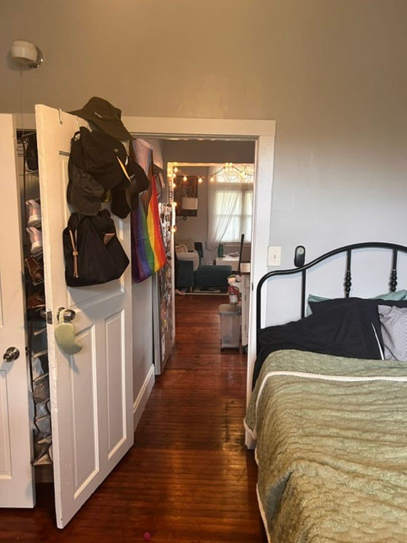 Pittsburgh Apartment: 5533 Black St
