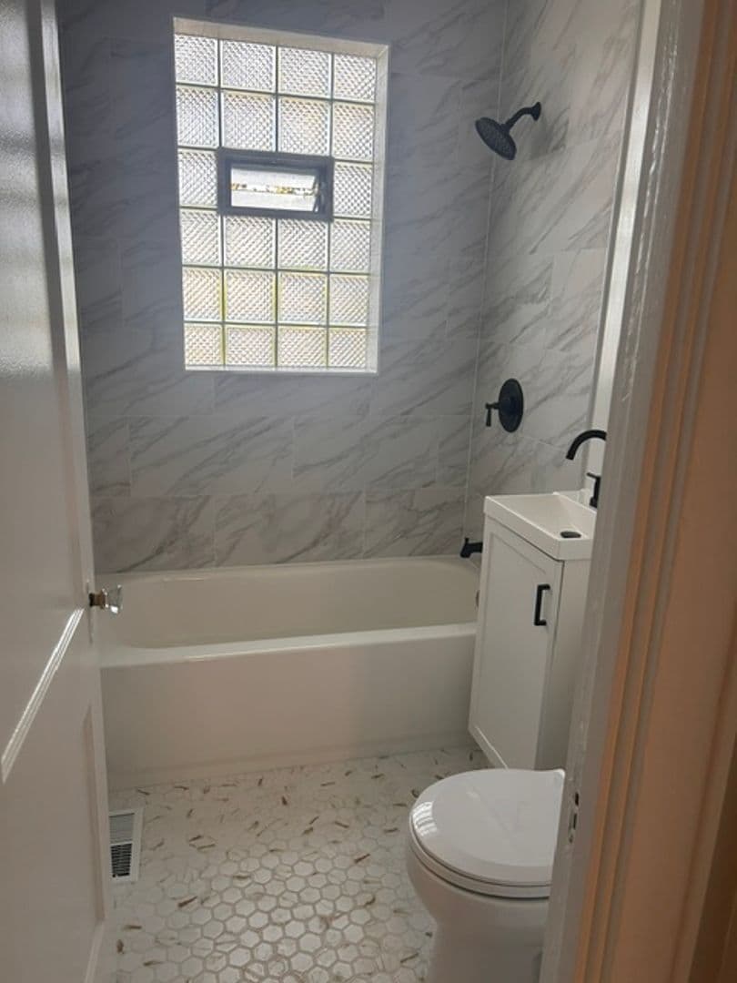 Pittsburgh Apartment: 7431-7437 Penfield Ct