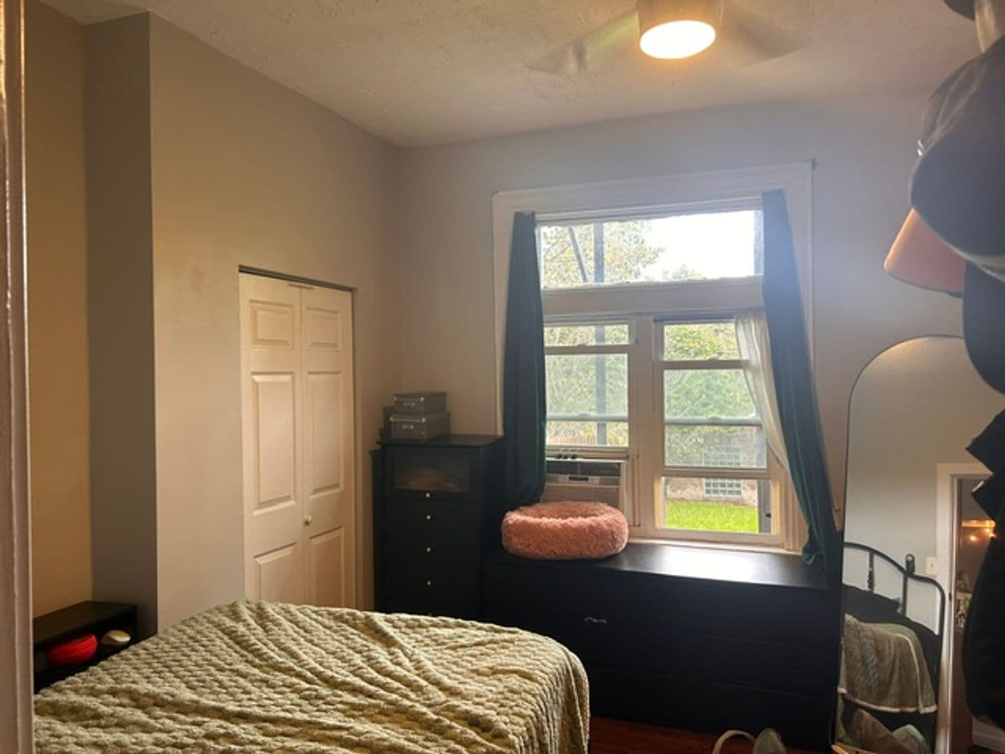 Pittsburgh Apartment: 5533 Black St