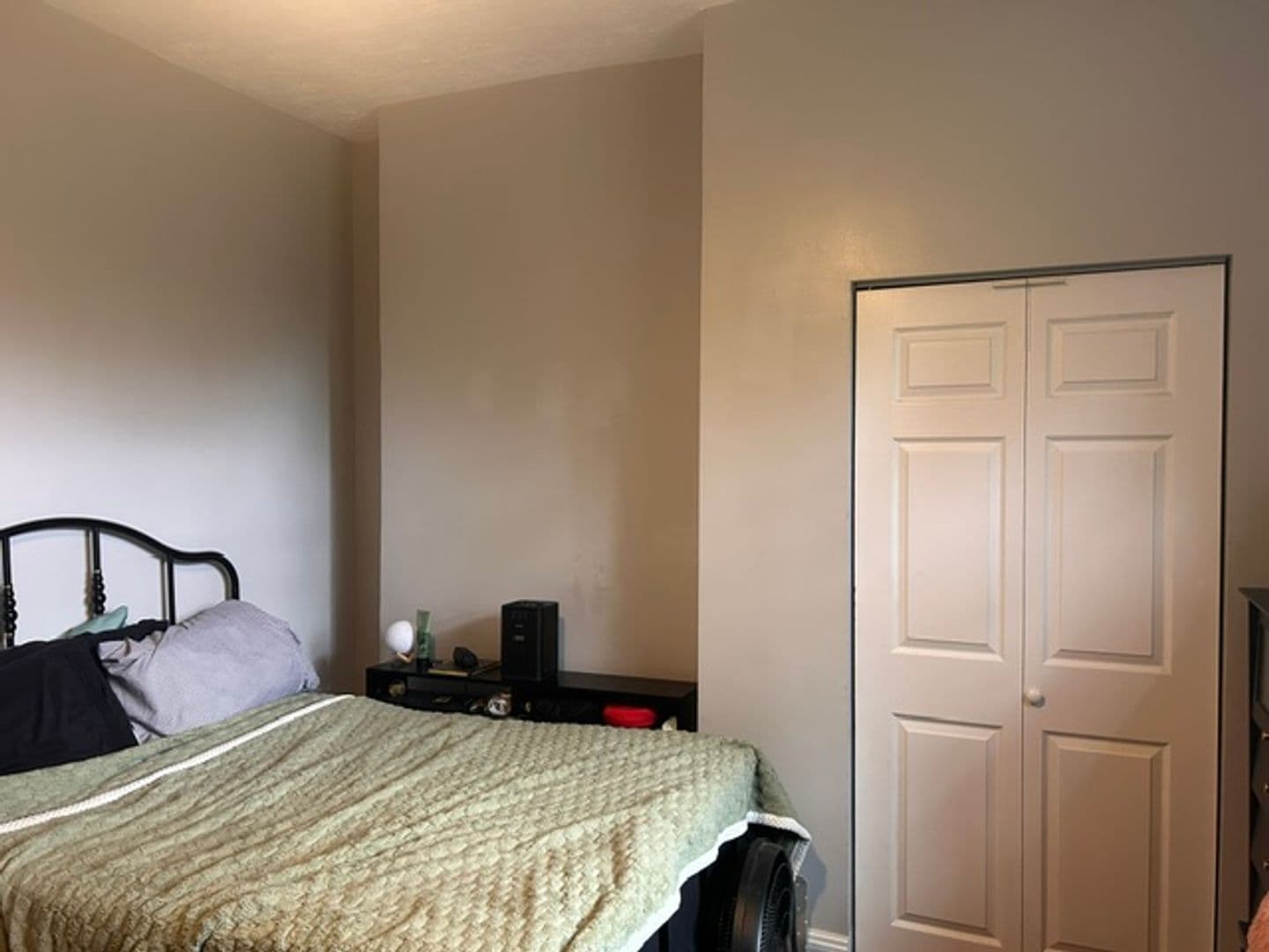 Pittsburgh Apartment: 5533 Black St