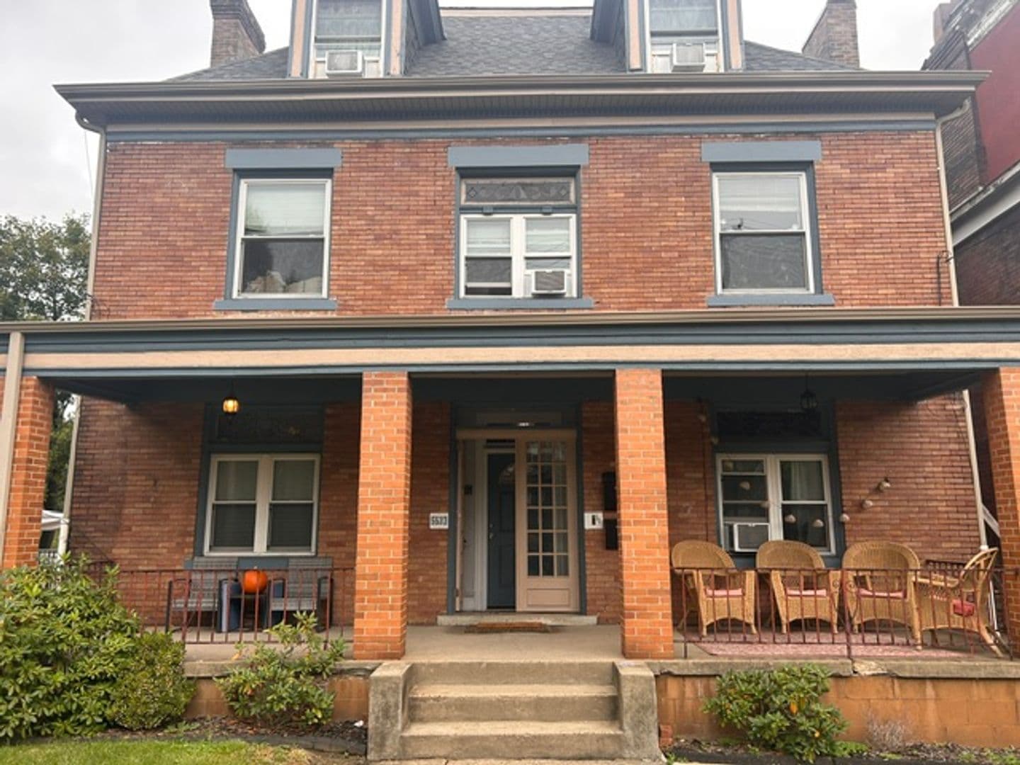 Pittsburgh Apartment: 5533 Black St