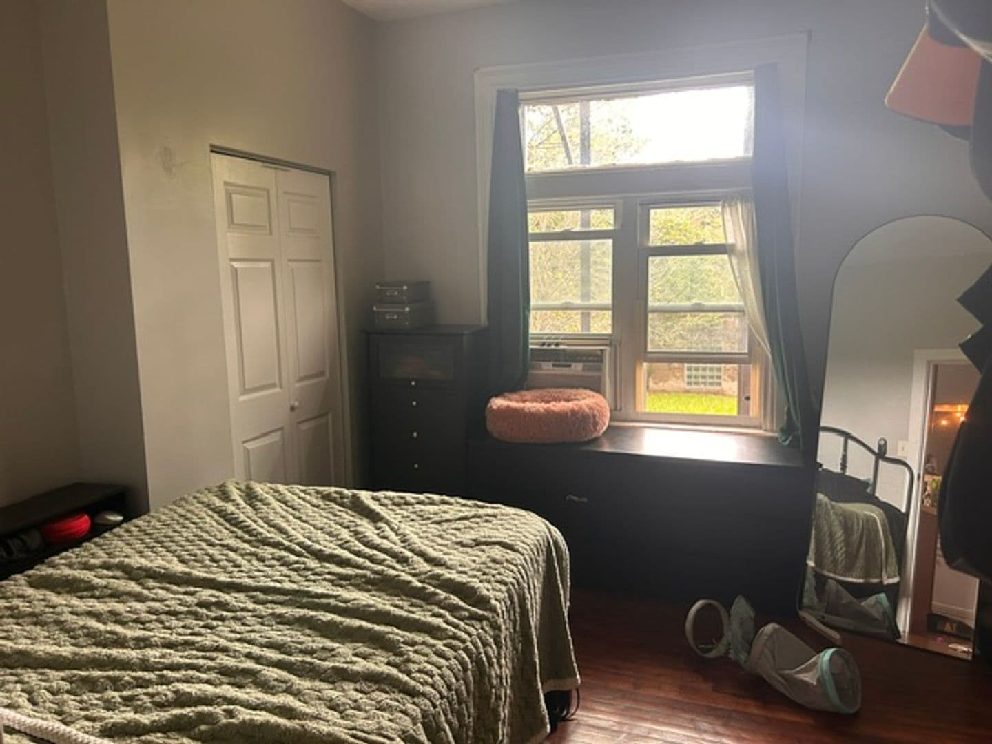 Pittsburgh Apartment: 5533 Black St