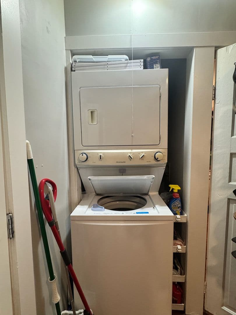 Pittsburgh Apartment: 5533 Black St
