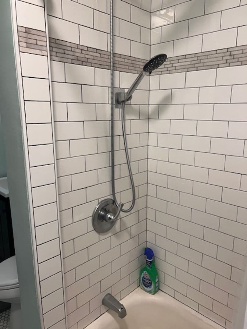 Pittsburgh Apartment: 5533 Black St