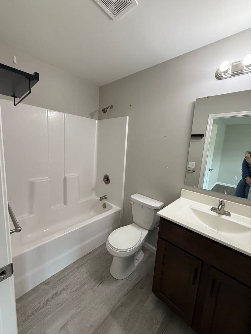 Labadie Townhome: 842 Lakeway Drive