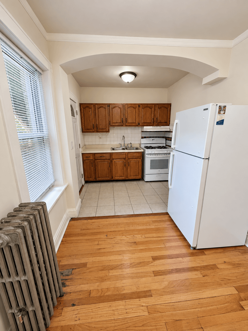 Chicago Apartment: 3422 N Lavergene