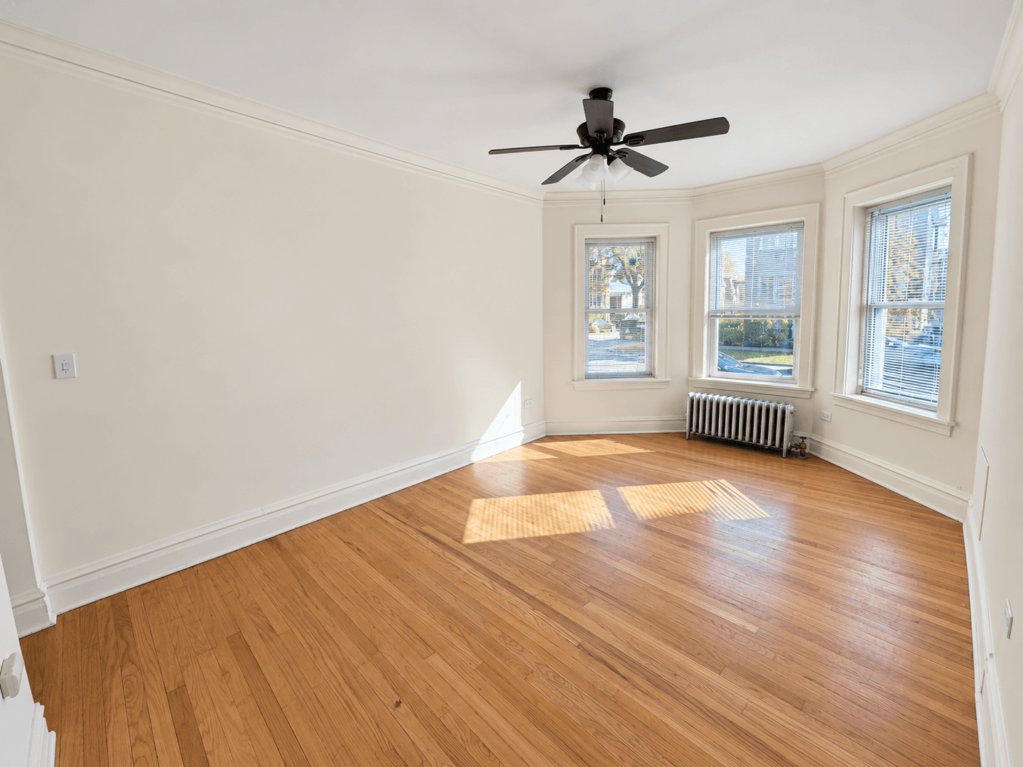 Chicago Apartment: 3422 N Lavergene