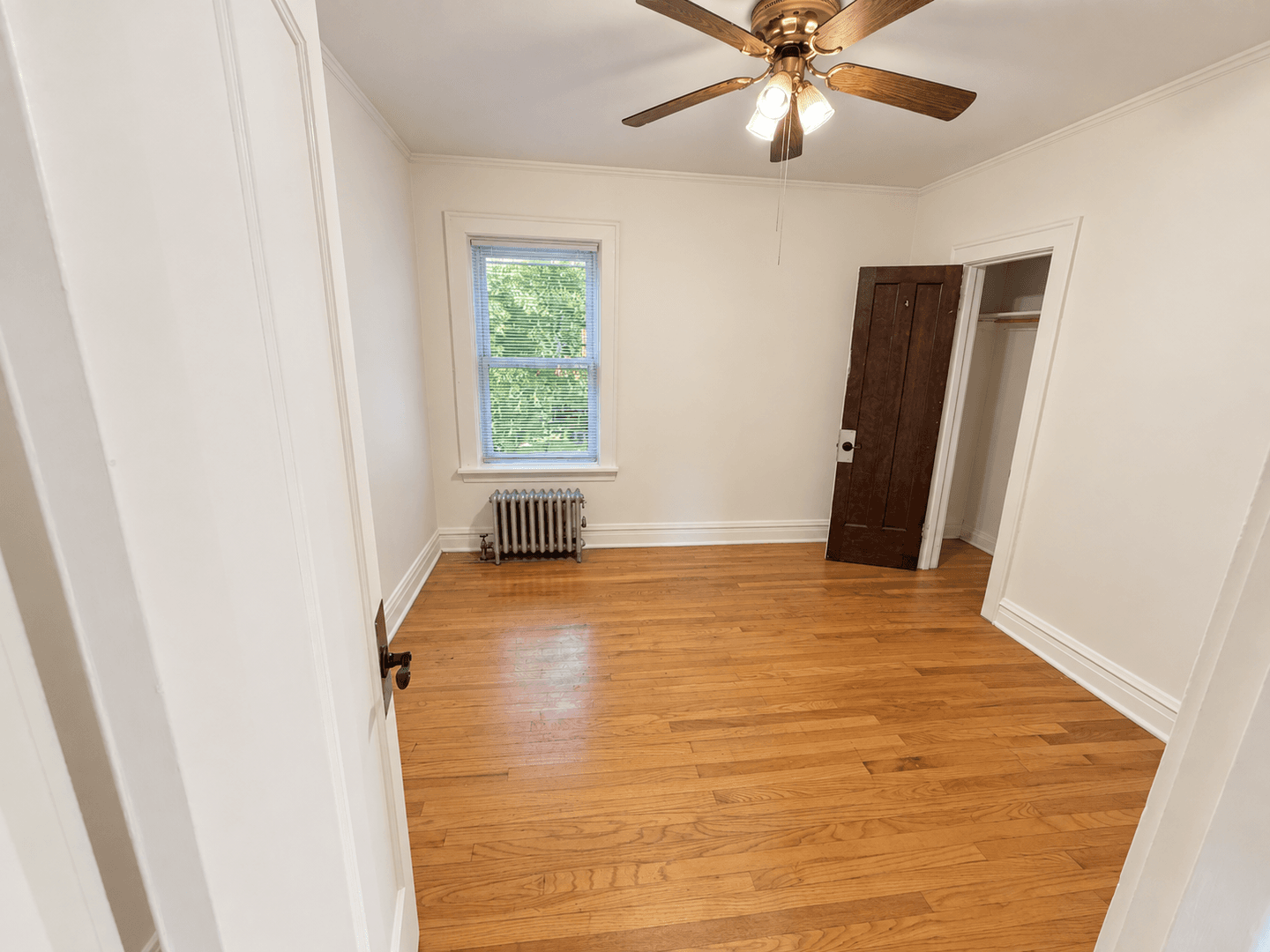 Chicago Apartment: 3422 N Lavergene