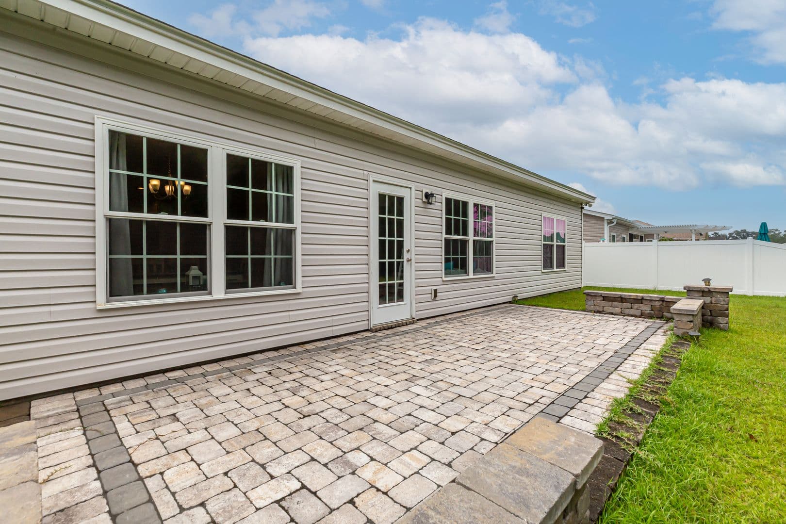 Conway House: 840 Windsor Rose Drive