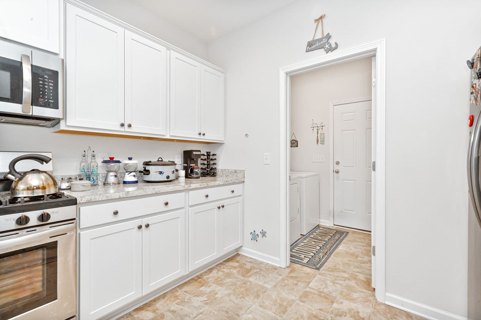 Conway House: 840 Windsor Rose Drive